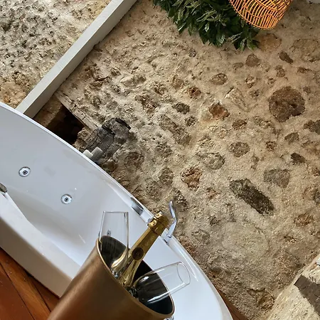 Noa's Boutique 3*